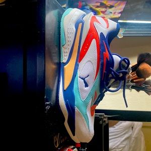 Puma size 7y which is a 8,5/9 in Women’s. Worn 1x.